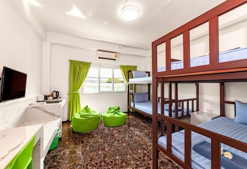 Отель Ubox Samui Hostel Chaweng Beach