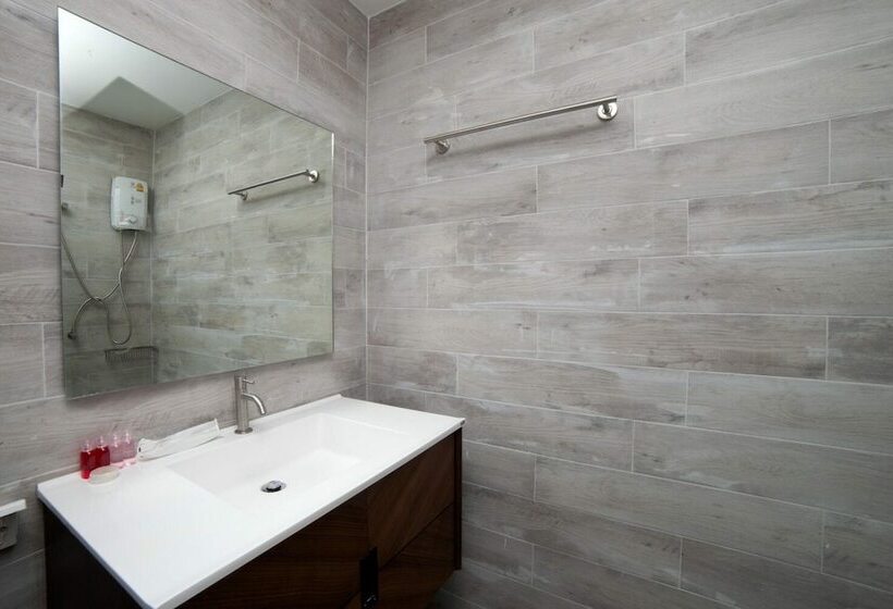 Отель Ubox Samui Hostel Chaweng Beach