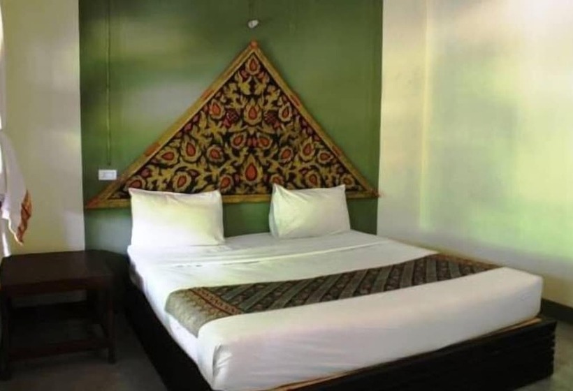 בית מלון כפרי Baan Taayaay