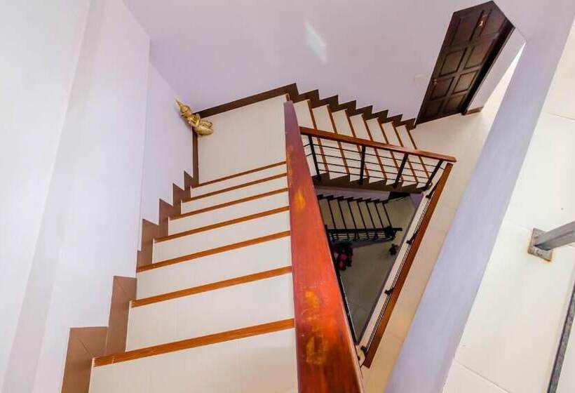 בית מלון כפרי Baan Yuyen Karon Guesthouse