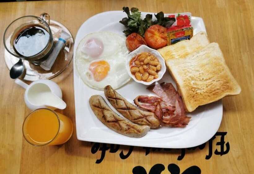 בית מלון כפרי Baan Yuyen Karon Guesthouse