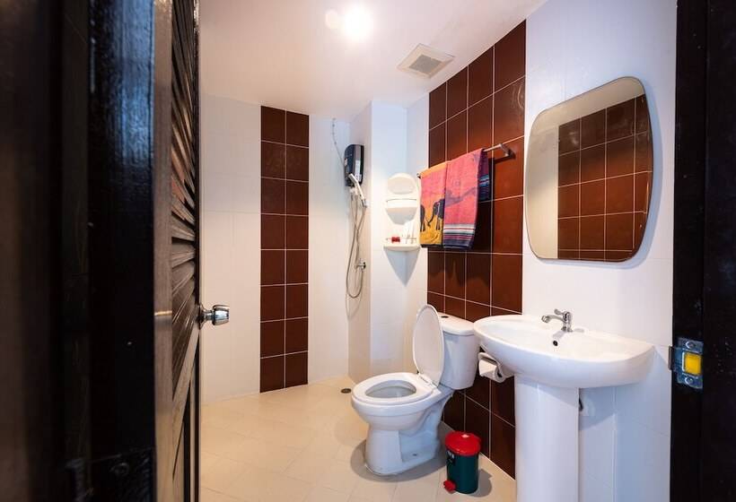 בית מלון כפרי Baan Yuyen Karon Guesthouse