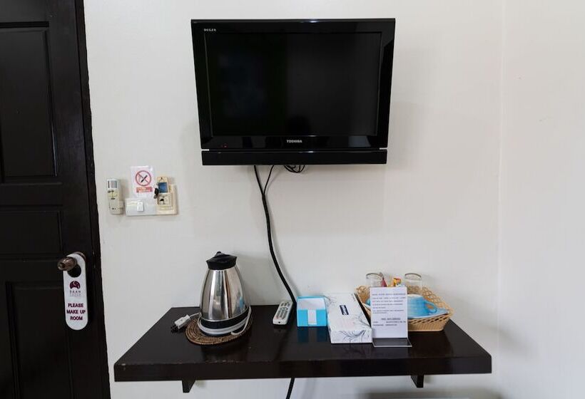 בית מלון כפרי Baan Yuyen Karon Guesthouse