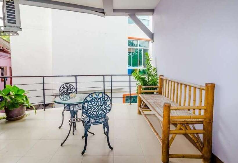 בית מלון כפרי Baan Yuyen Karon Guesthouse