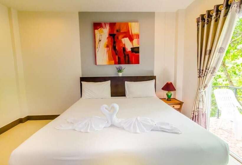 בית מלון כפרי Baan Yuyen Karon Guesthouse