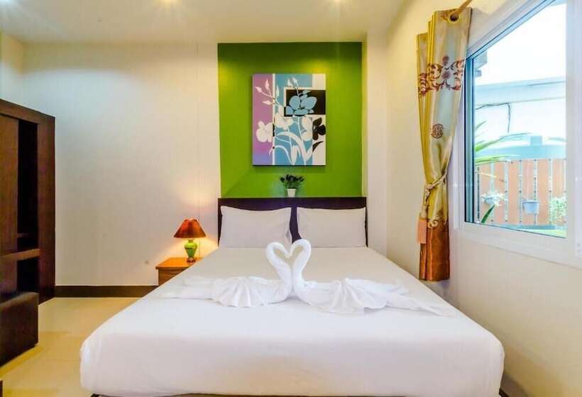 בית מלון כפרי Baan Yuyen Karon Guesthouse