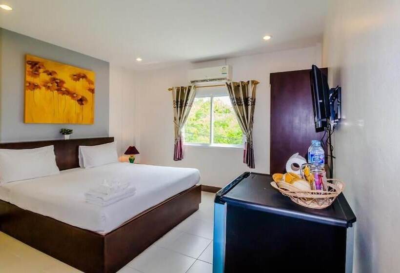 בית מלון כפרי Baan Yuyen Karon Guesthouse