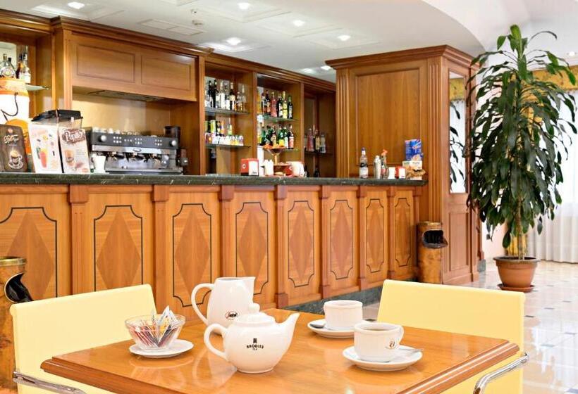 Отель Centro Di Spiritualita Padre Pio