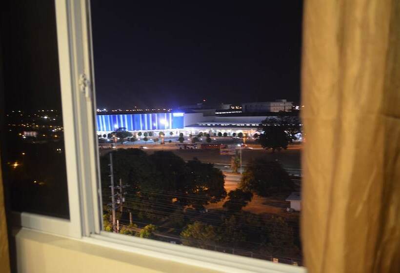 هتل Clark Imperial