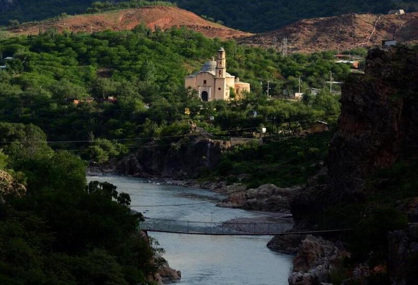 ホテル Copper Canyon Riverside Lodge