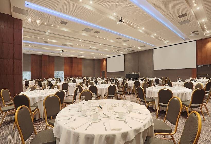 Отель Doubletree By Hilton Santiago Kennedy