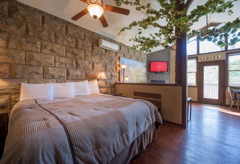Отель Eureka Springs Treehouses, Hobbit Caves & Castles
