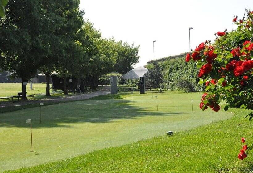 בית מלון כפרי Golf