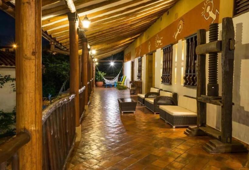 هتل Hicasua Y Centro De Convenciones