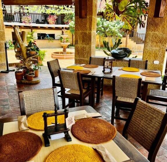 فندق Hicasua Y Centro De Convenciones