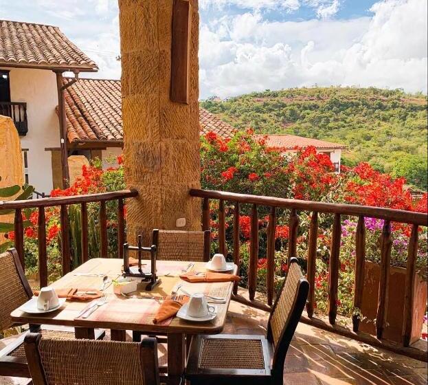 فندق Hicasua Y Centro De Convenciones