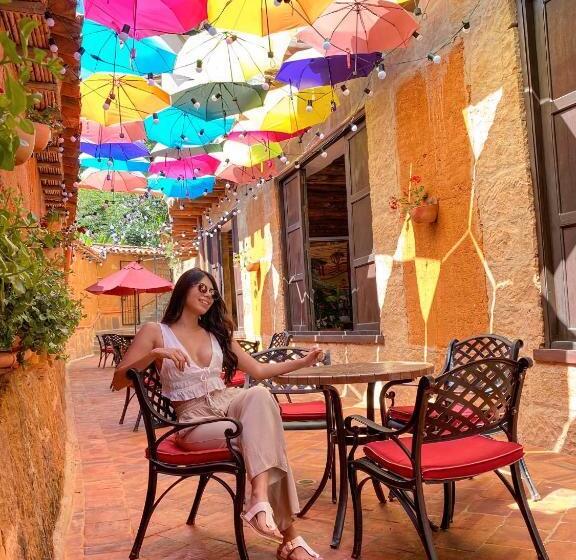 فندق Hicasua Y Centro De Convenciones