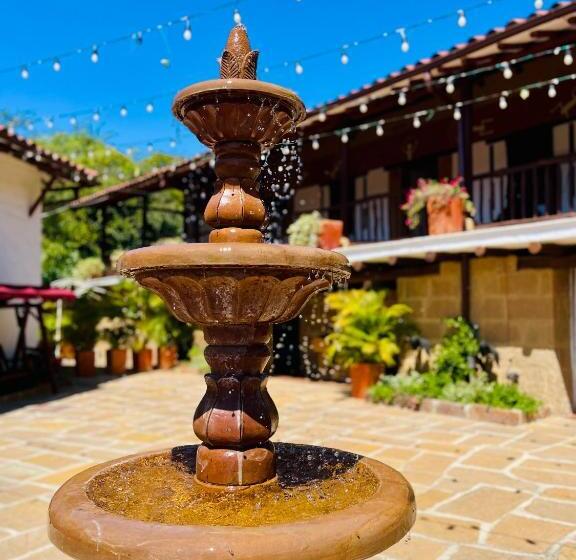 فندق Hicasua Y Centro De Convenciones