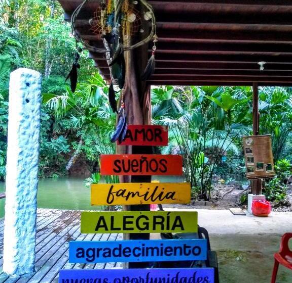 فندق Hostal Capurgana