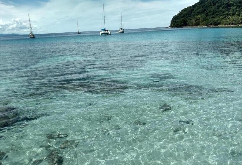 فندق Hostal Capurgana