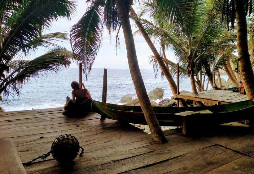 هتل Hostal Capurgana