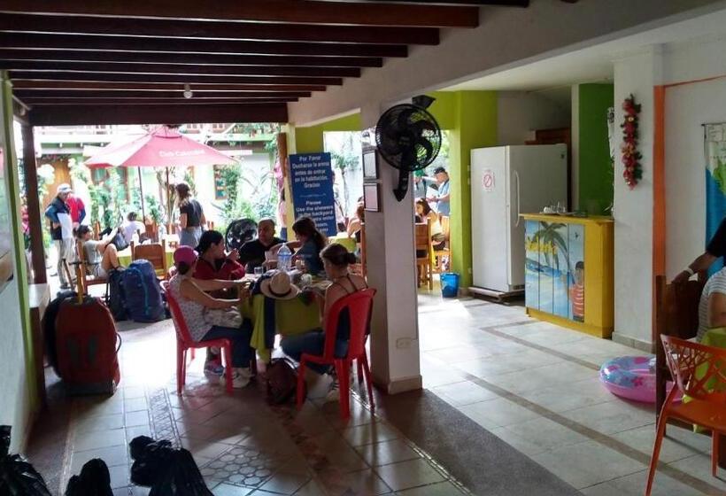 هتل Hostal Capurgana