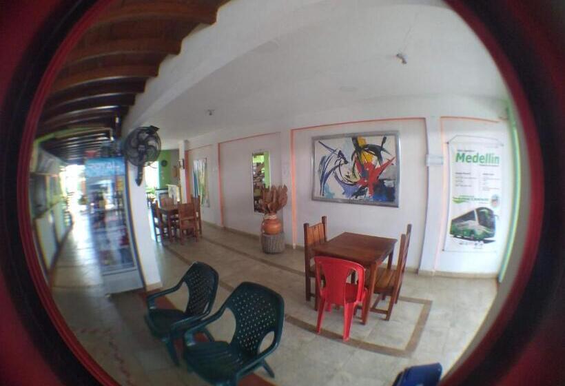 هتل Hostal Capurgana