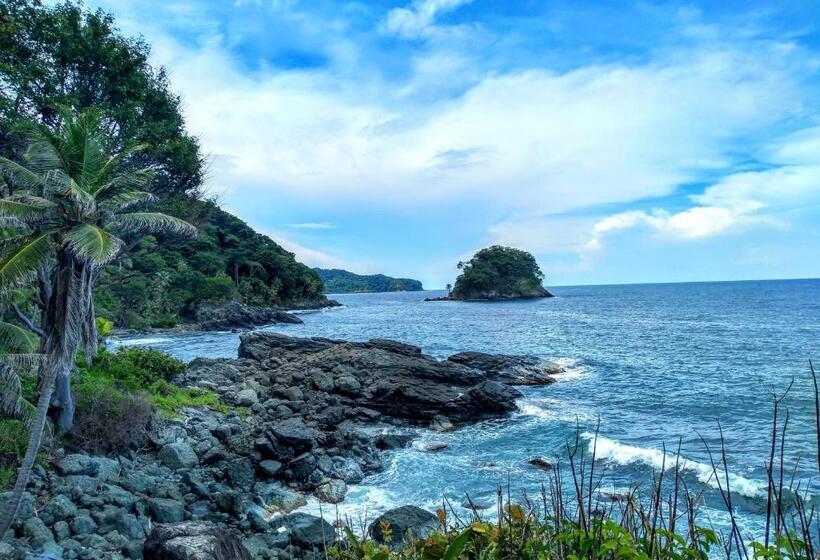 هتل Hostal Capurgana