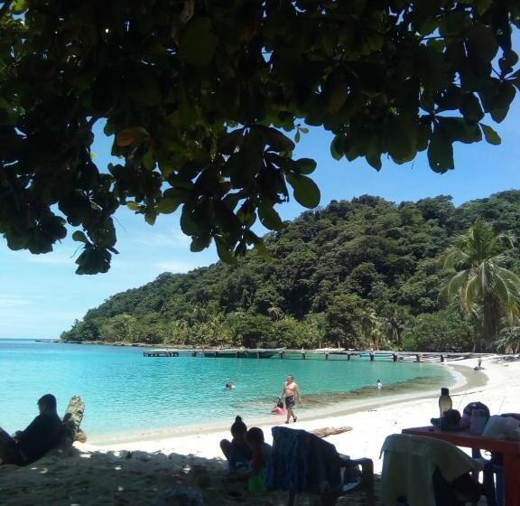 هتل Hostal Capurgana