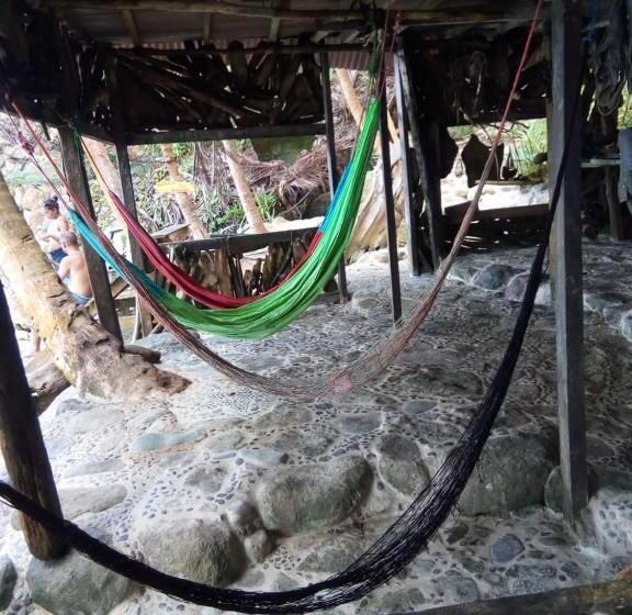 فندق Hostal Capurgana