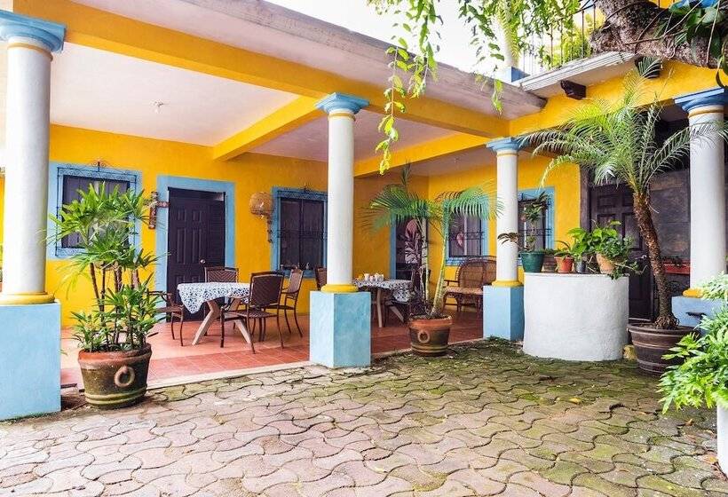 فندق Hostal El Patio