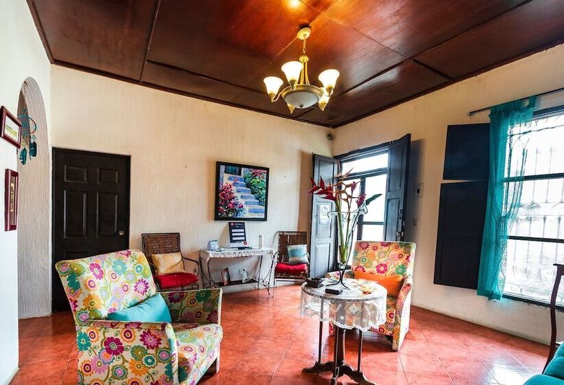 فندق Hostal El Patio