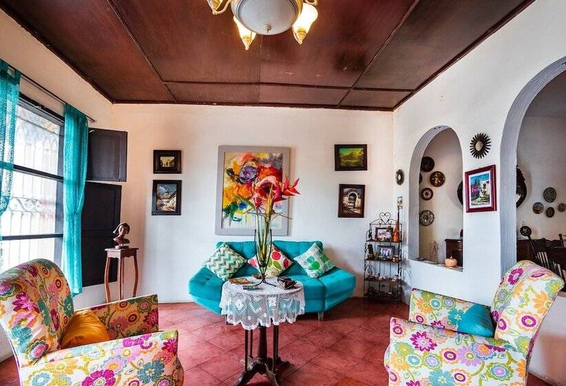 فندق Hostal El Patio