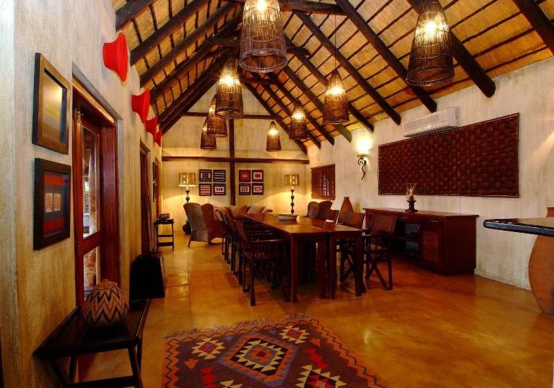 בית מלון כפרי Indlovu River Lodge