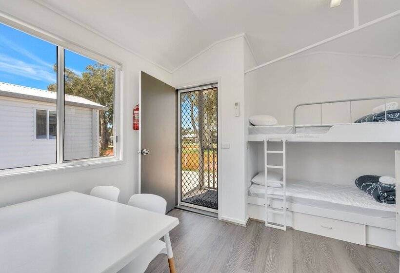 בית מלון כפרי Ingenia Holidays Middle Rock