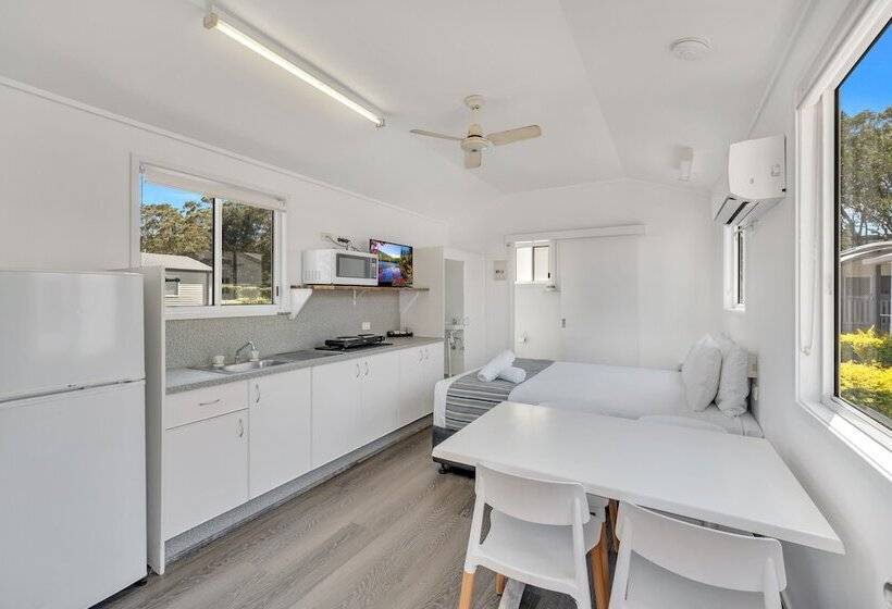 בית מלון כפרי Ingenia Holidays Middle Rock