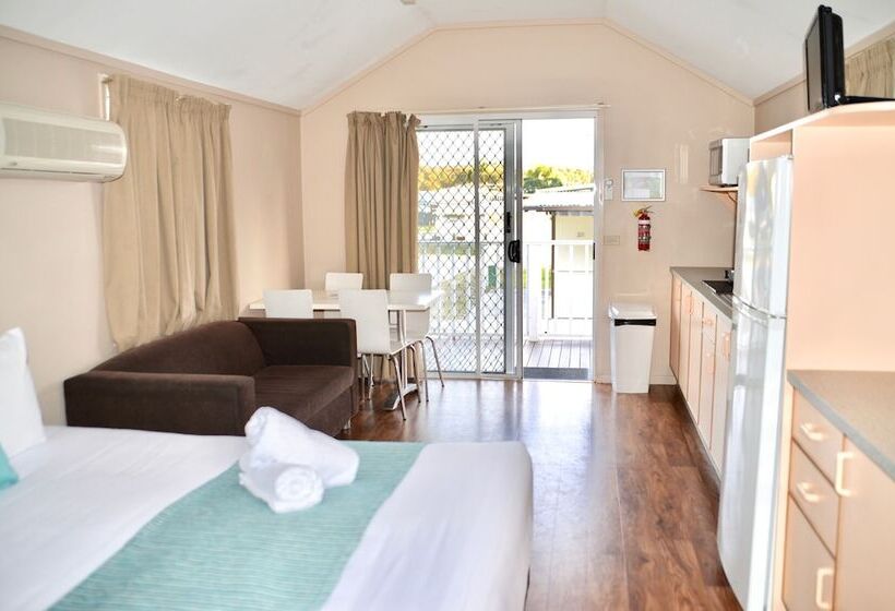 בית מלון כפרי Ingenia Holidays Middle Rock