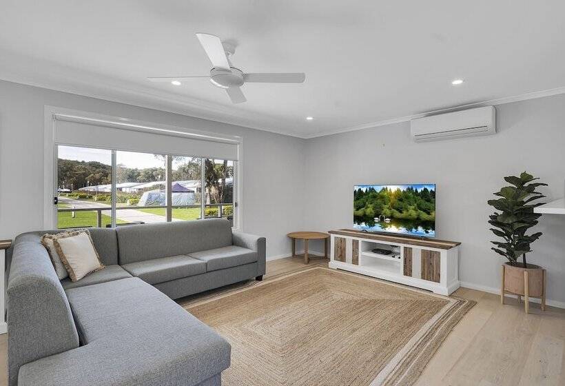 בית מלון כפרי Ingenia Holidays Middle Rock