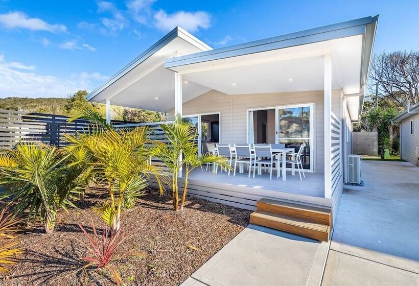 בית מלון כפרי Ingenia Holidays One Mile Beach