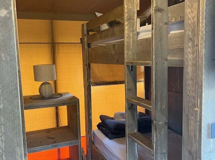 בית מלון כפרי Ingenia Holidays One Mile Beach