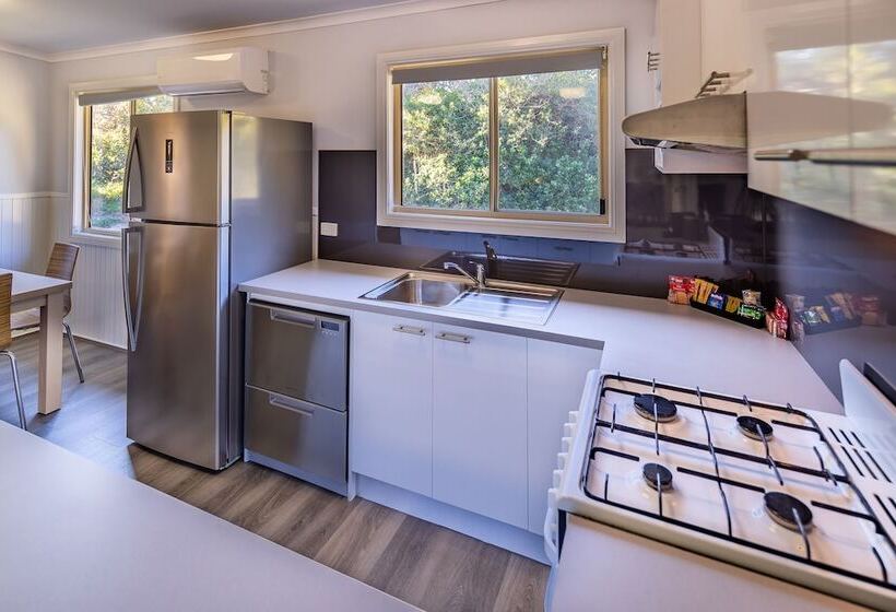 בית מלון כפרי Ingenia Holidays One Mile Beach