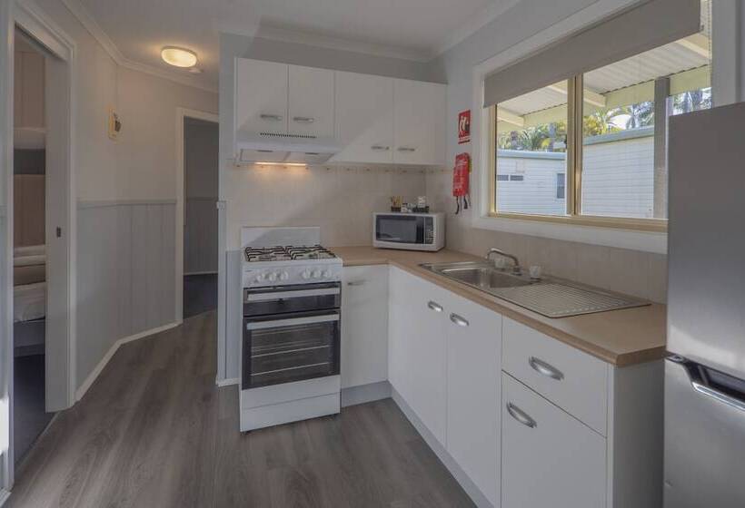 בית מלון כפרי Ingenia Holidays One Mile Beach