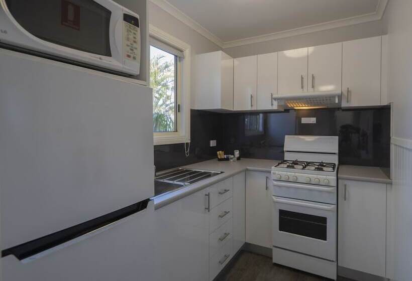 בית מלון כפרי Ingenia Holidays One Mile Beach