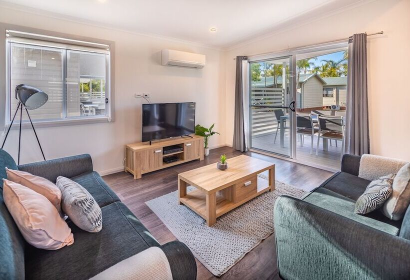 בית מלון כפרי Ingenia Holidays One Mile Beach