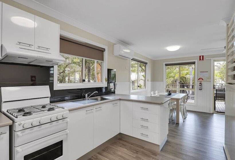 בית מלון כפרי Ingenia Holidays One Mile Beach