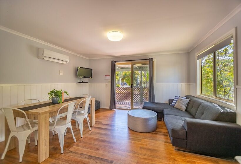 בית מלון כפרי Ingenia Holidays One Mile Beach