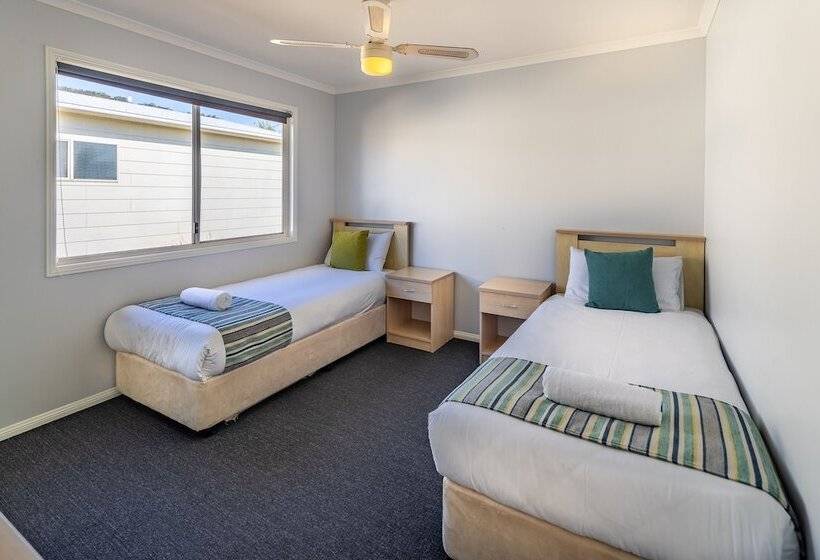 בית מלון כפרי Ingenia Holidays One Mile Beach