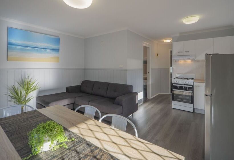 בית מלון כפרי Ingenia Holidays One Mile Beach