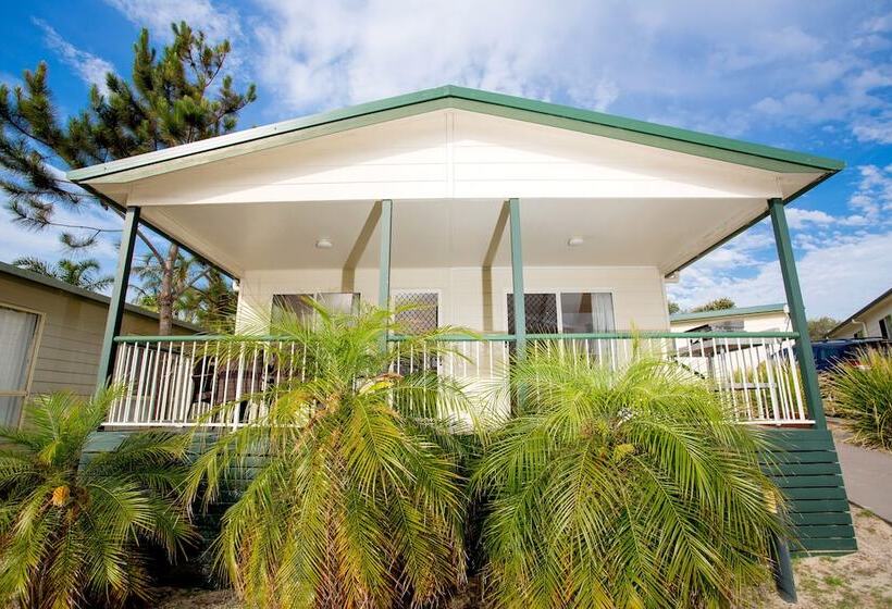 בית מלון כפרי Ingenia Holidays One Mile Beach