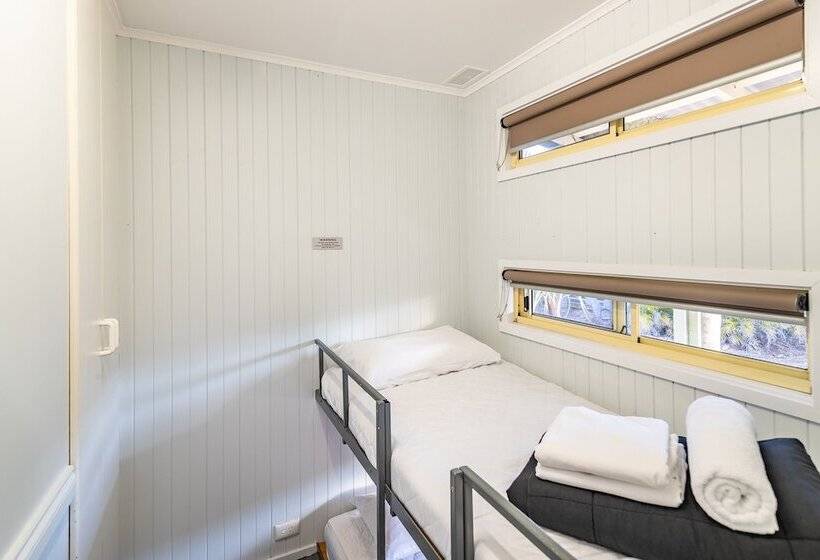 בית מלון כפרי Ingenia Holidays One Mile Beach